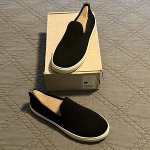 Black Kids size 4 Rothy’s Sneakers EUC